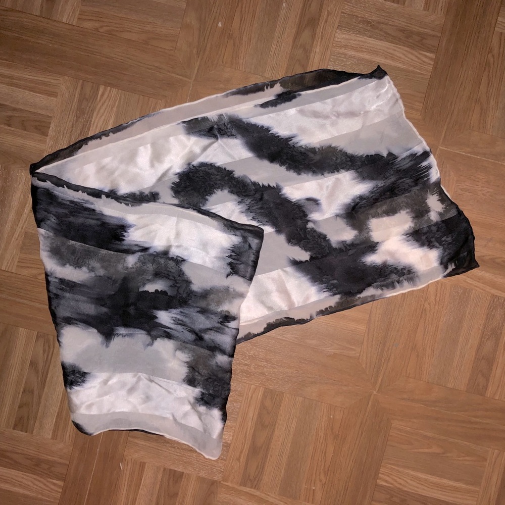 Black and White scarf